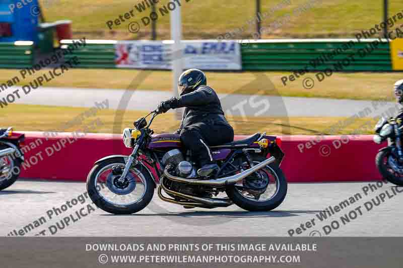 Vintage motorcycle club;eventdigitalimages;mallory park;mallory park trackday photographs;no limits trackdays;peter wileman photography;trackday digital images;trackday photos;vmcc festival 1000 bikes photographs